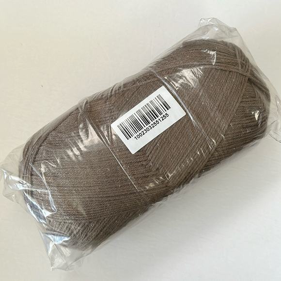 Jumbo Skein Worsted Yarn Acrylic 1 Pound Milk Chocolate Brown 4 Ply - Picture 1 of 5